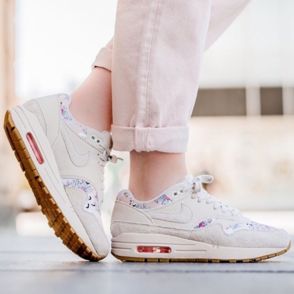 NIKE AIR MAX Sneakers with Floral Design - Picture 2 of 12